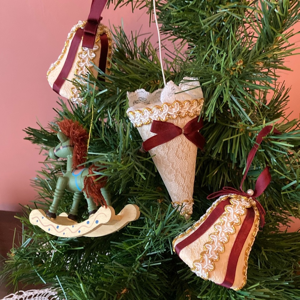 Four Victorian ornaments